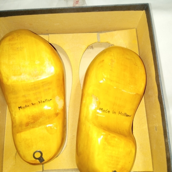 𝅺2 pairs of Vintage Hand Painted Holland Windmill Wooden Dutch Shoes. - Picture 4 of 10